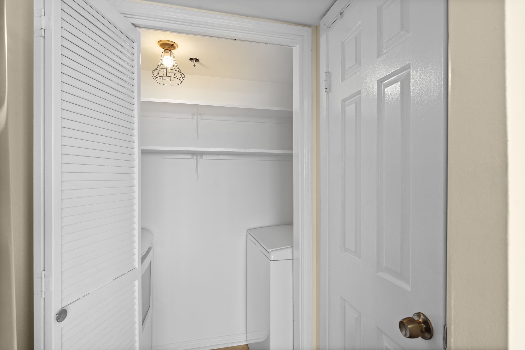 3525 Sage Road, Unit 903 Houston, TX 77056 - Photo 9 of 26 a close up of a shower