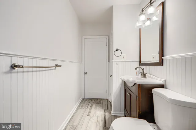 $2,200 | 929 Kinwat Avenue, Essex, MD 21221