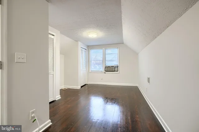 $2,200 | 929 Kinwat Avenue, Essex, MD 21221