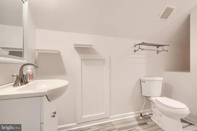 $2,200 | 929 Kinwat Avenue, Essex, MD 21221