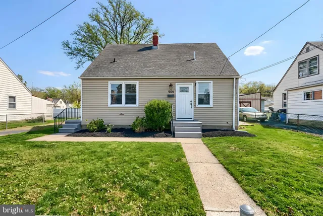 $2,200 | 929 Kinwat Avenue, Essex, MD 21221