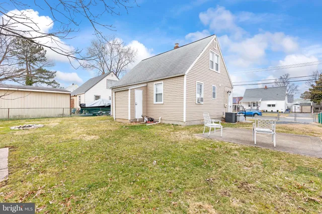 $2,200 | 929 Kinwat Avenue, Essex, MD 21221