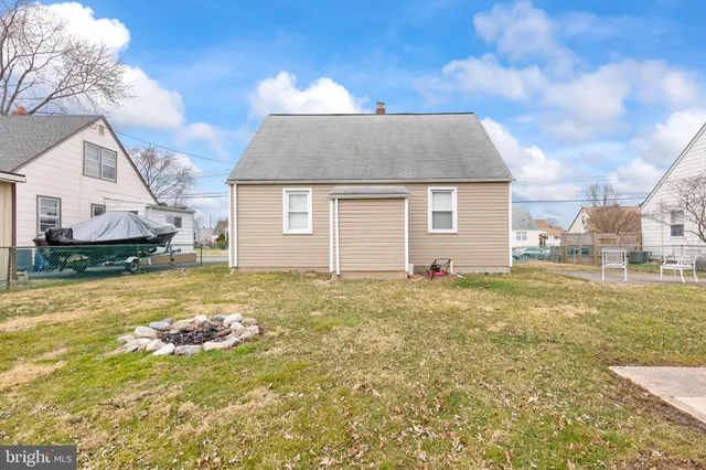 $2,200 | 929 Kinwat Avenue, Essex, MD 21221