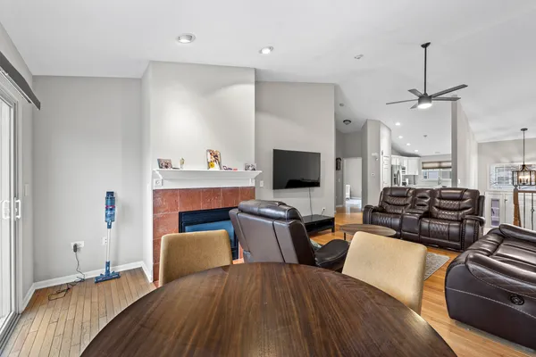 $2,850 | 2987 Saganashkee Lane, Unit 2987, Naperville, IL 60564
