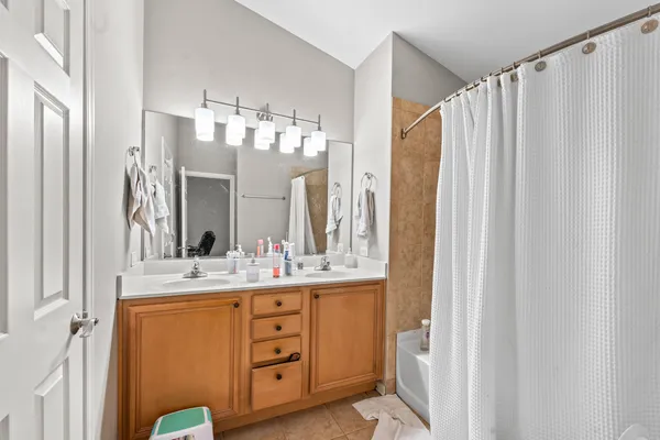 $2,850 | 2987 Saganashkee Lane, Unit 2987, Naperville, IL 60564