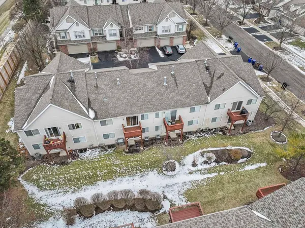 $2,850 | 2987 Saganashkee Lane, Unit 2987, Naperville, IL 60564