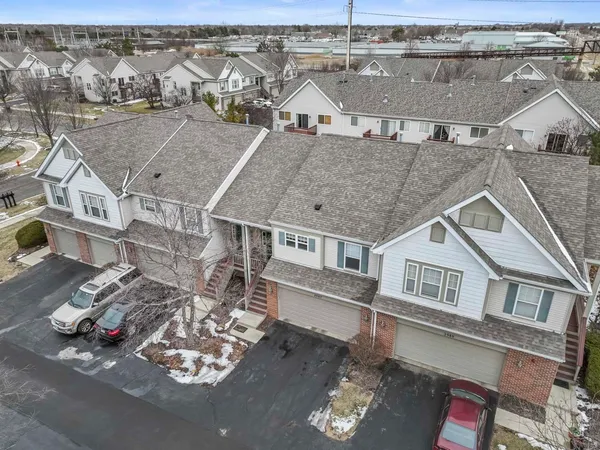 $2,850 | 2987 Saganashkee Lane, Unit 2987, Naperville, IL 60564