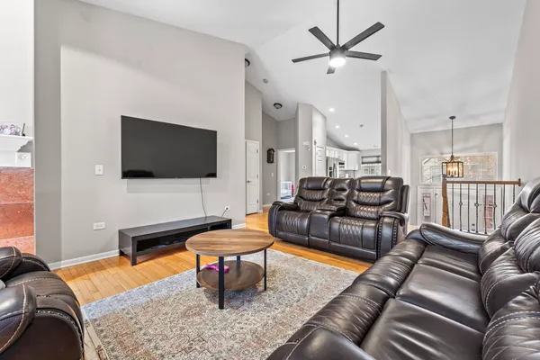 $2,850 | 2987 Saganashkee Lane, Unit 2987, Naperville, IL 60564