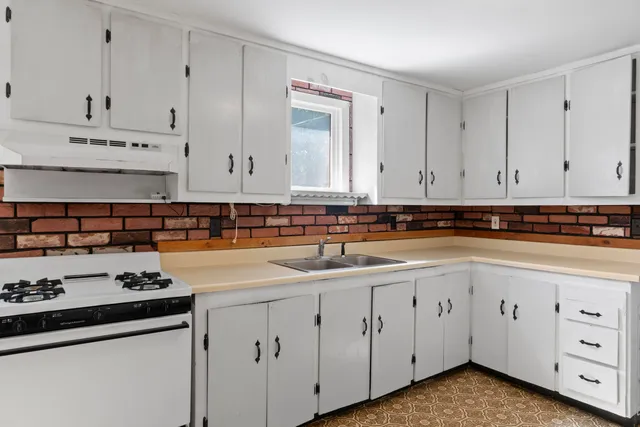 $425,000 | 19 Windy Meadows Drive, Manchester, ME 04351