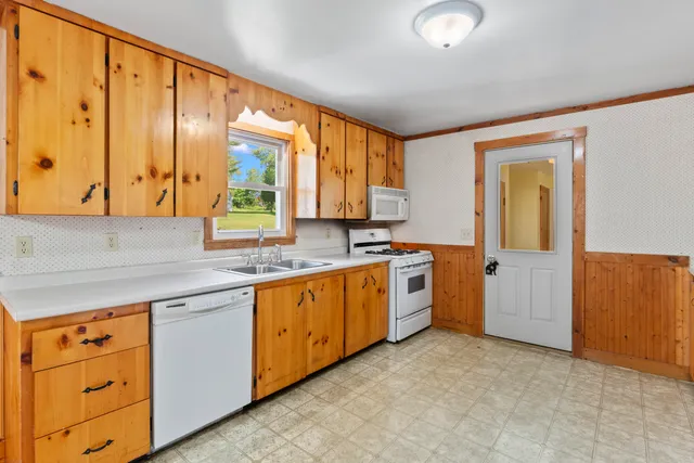 $425,000 | 19 Windy Meadows Drive, Manchester, ME 04351