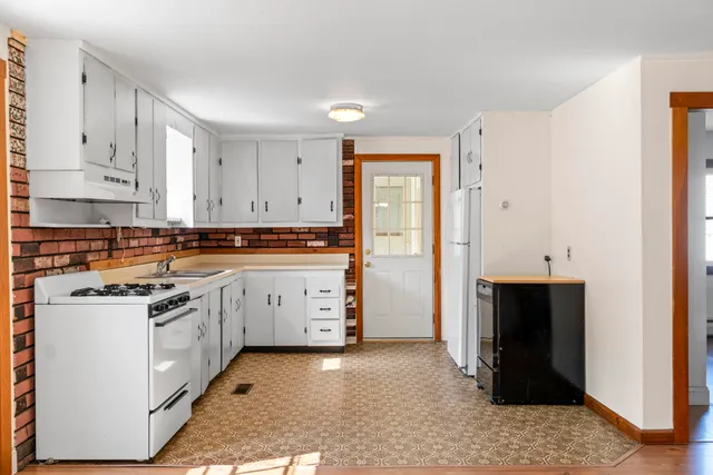 $425,000 | 19 Windy Meadows Drive, Manchester, ME 04351