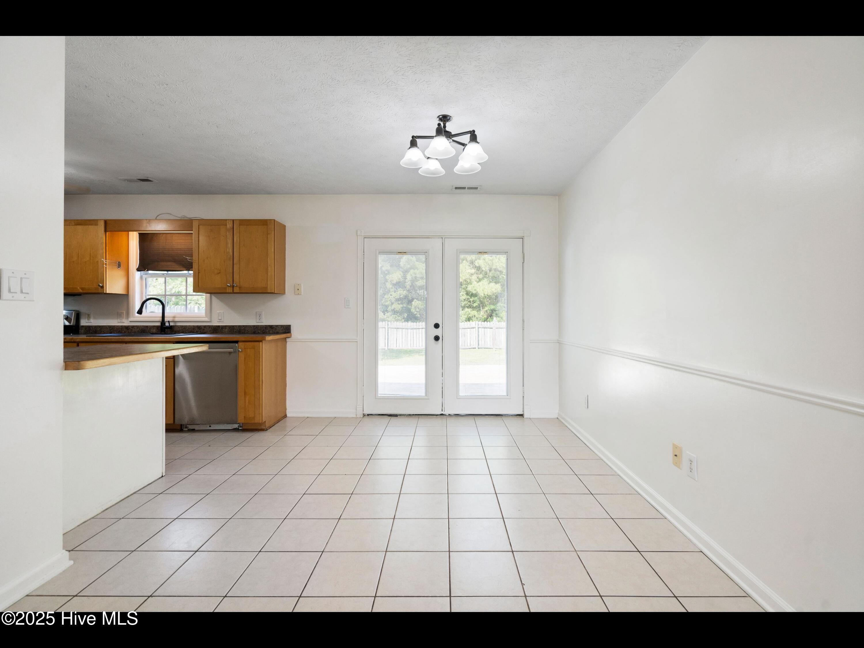 328 Foxhall Road Newport, NC 28570 - Photo 3 of 22 Dining Area