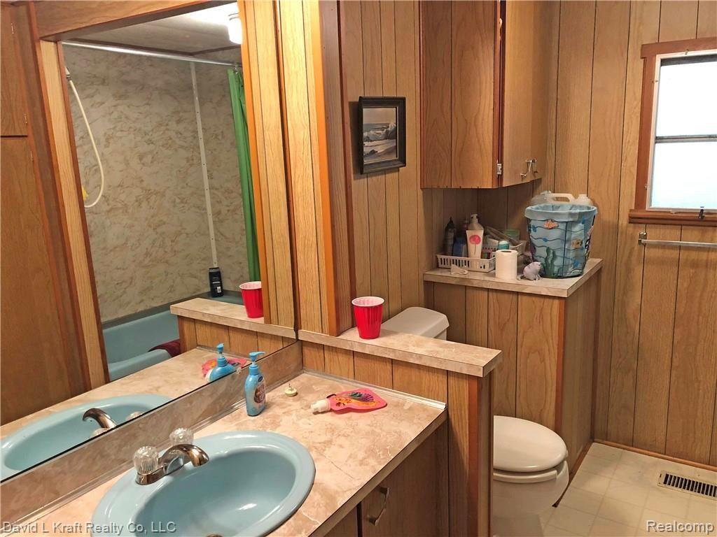 4532 Trail Road Caseville, MI 48725 - Photo 11 of 16 4532TrailBath.jpg
