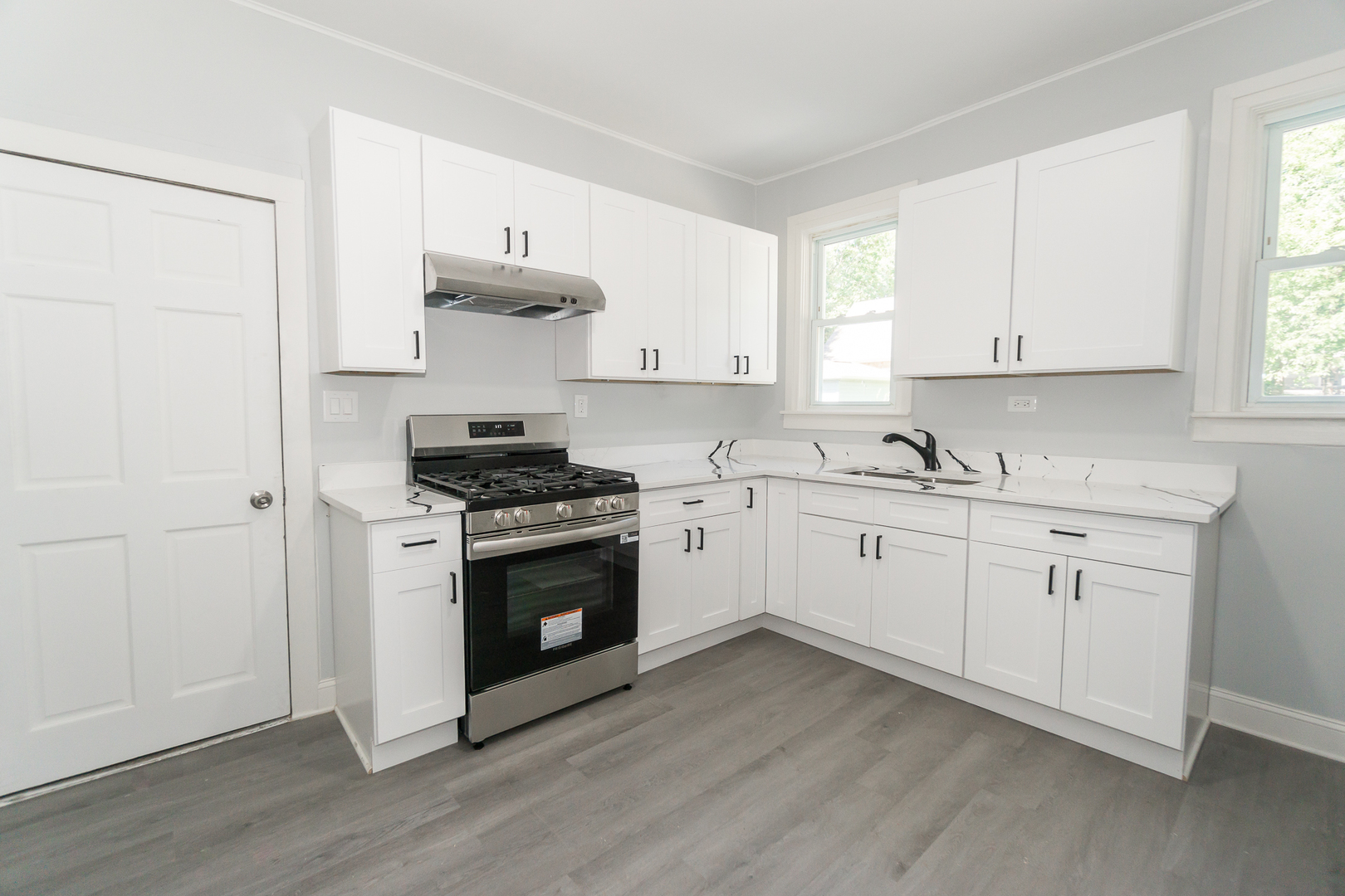 328 Silver Street Elgin, IL 60123 - Photo 6 of 27 Gallery Image 6