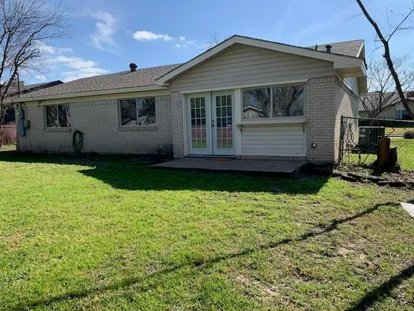 a view of a back yard of the house