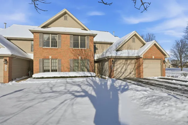 $264,900 | 1496 Lakewood Lane, Schererville, IN 46375