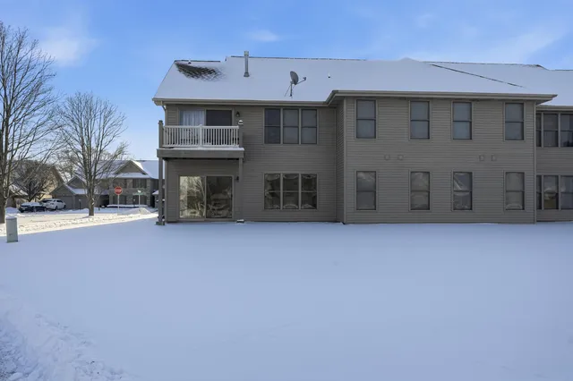 $264,900 | 1496 Lakewood Lane, Schererville, IN 46375