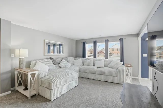 $264,900 | 1496 Lakewood Lane, Schererville, IN 46375