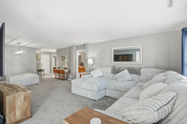 $264,900 | 1496 Lakewood Lane, Schererville, IN 46375