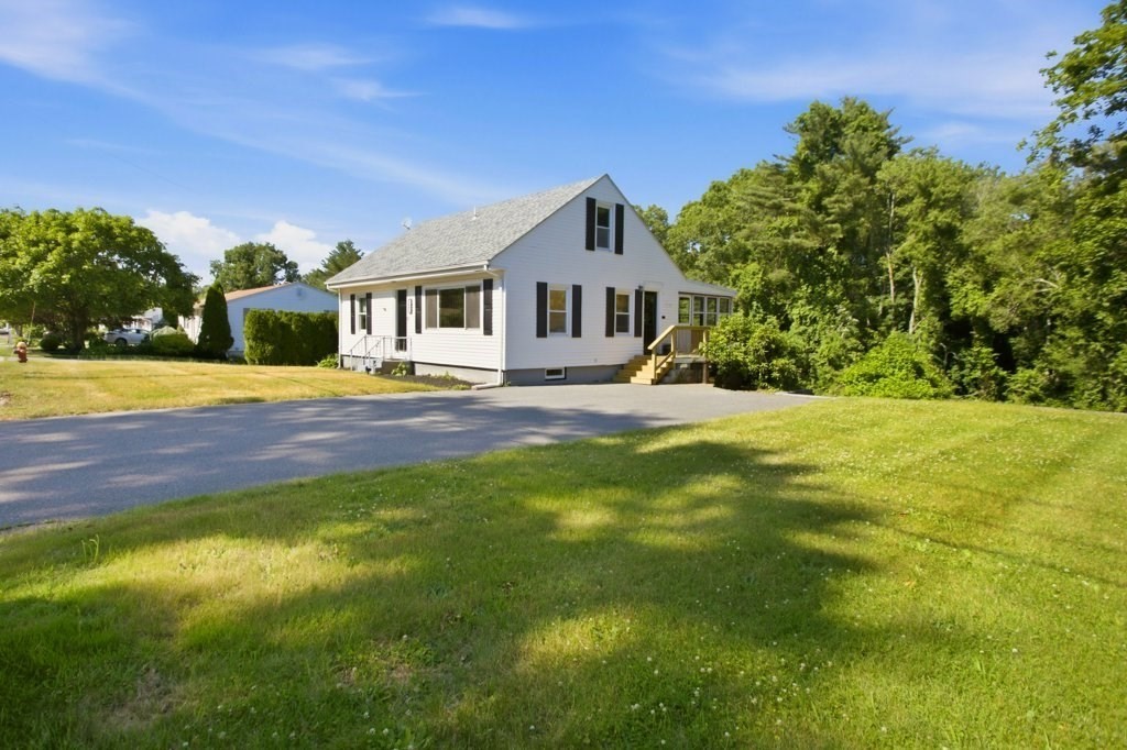 125 Davis Road Westport, MA 02790 - Photo 4 of 41