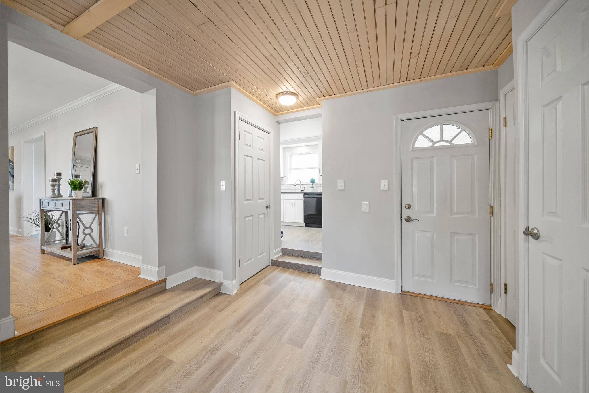 506 Newark Road Landenberg, PA 19350 - Photo 4 of 32 Foyer