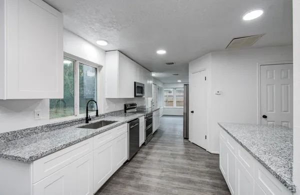 $2,050 | 5006 Village Springs Drive, Kingwood, TX 77339