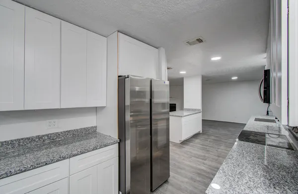 $2,050 | 5006 Village Springs Drive, Kingwood, TX 77339