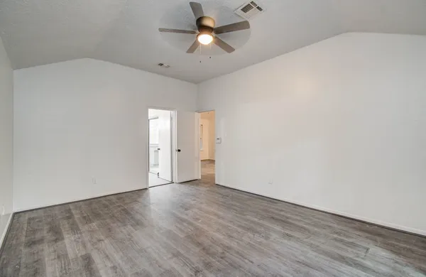 $2,050 | 5006 Village Springs Drive, Kingwood, TX 77339