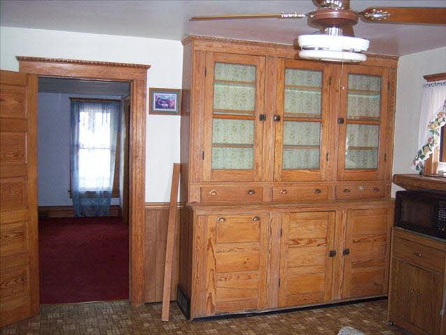 855 West Newburg Road Carleton, MI 48117 - Photo 5 of 7 Built - in
