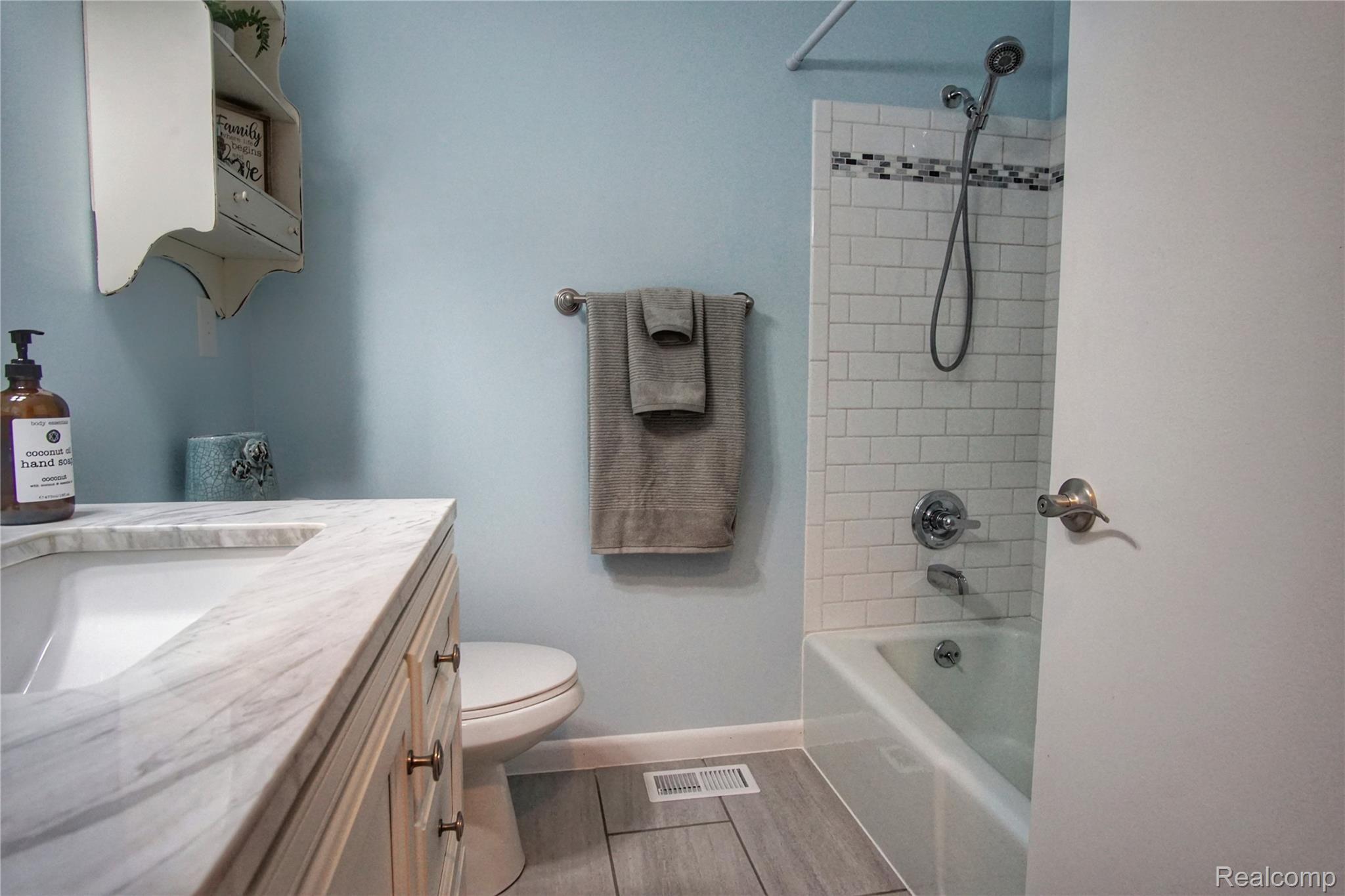 5409 South Genesee Road Grand Blanc, MI 48439 - Photo 17 of 27 17.jpg