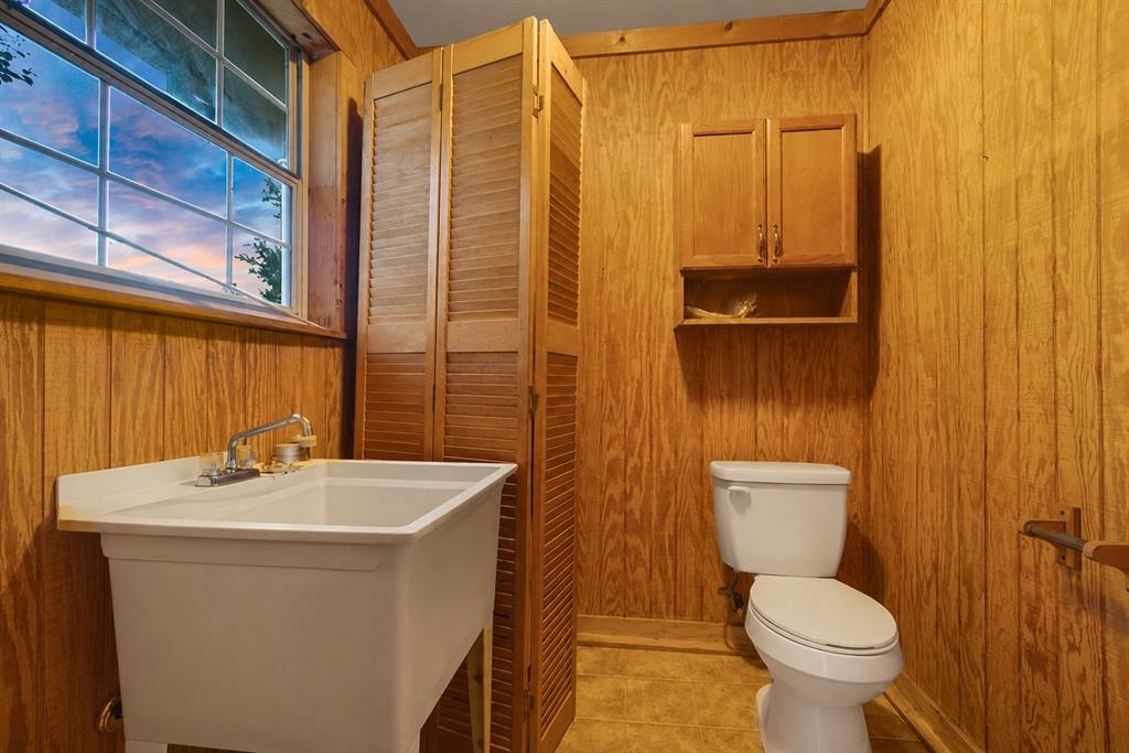 9861 Jim Christal Road Denton, TX 76249 - Photo 24 of 35 Half bath in studio space