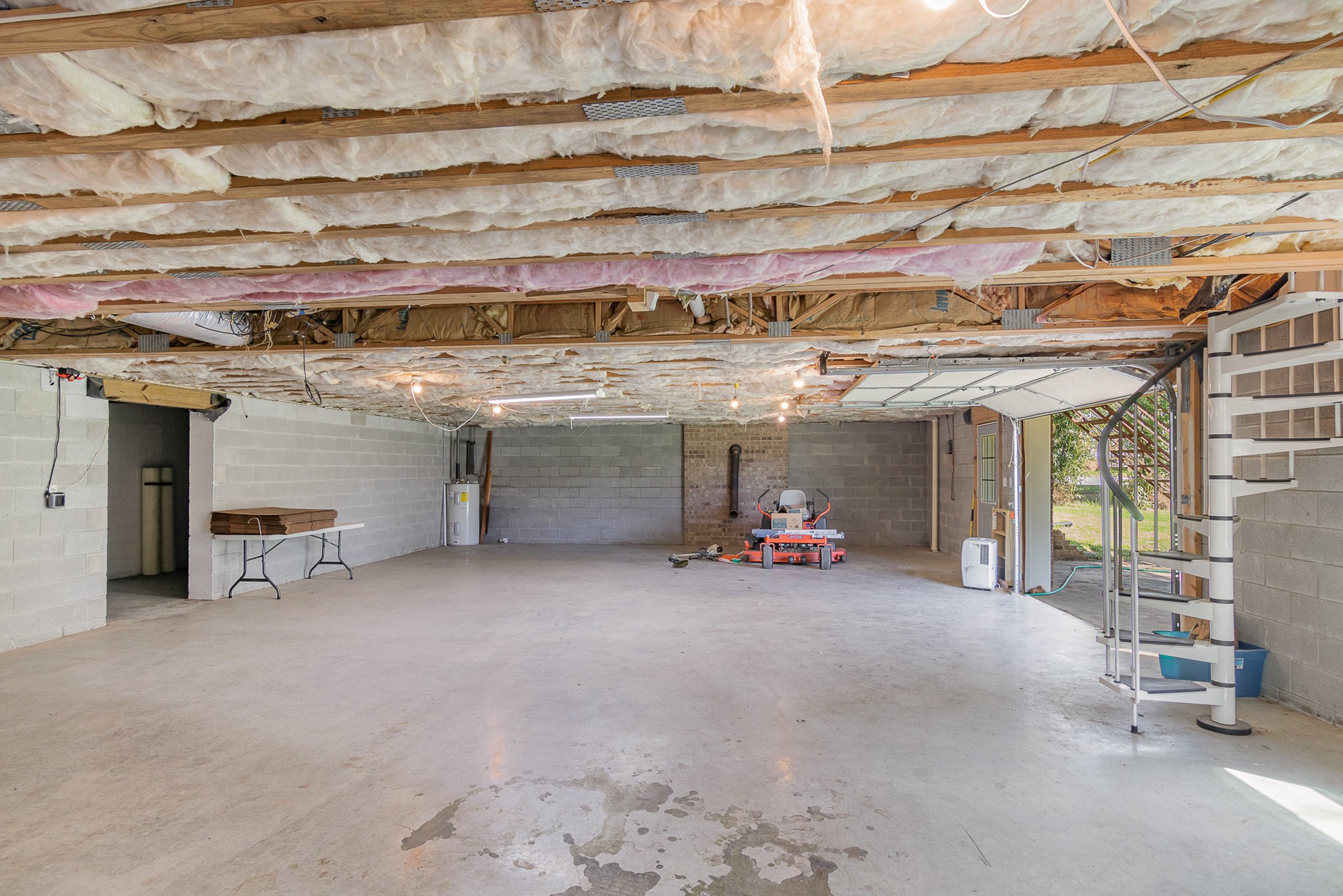 2575 Whitfield Road Clarksville, TN 37040 - Photo 21 of 30 a view of a room with gym equipment