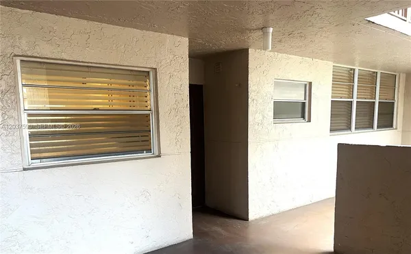$2,200 | 9531 Seagrape Drive, Unit 305, Davie, FL 33324