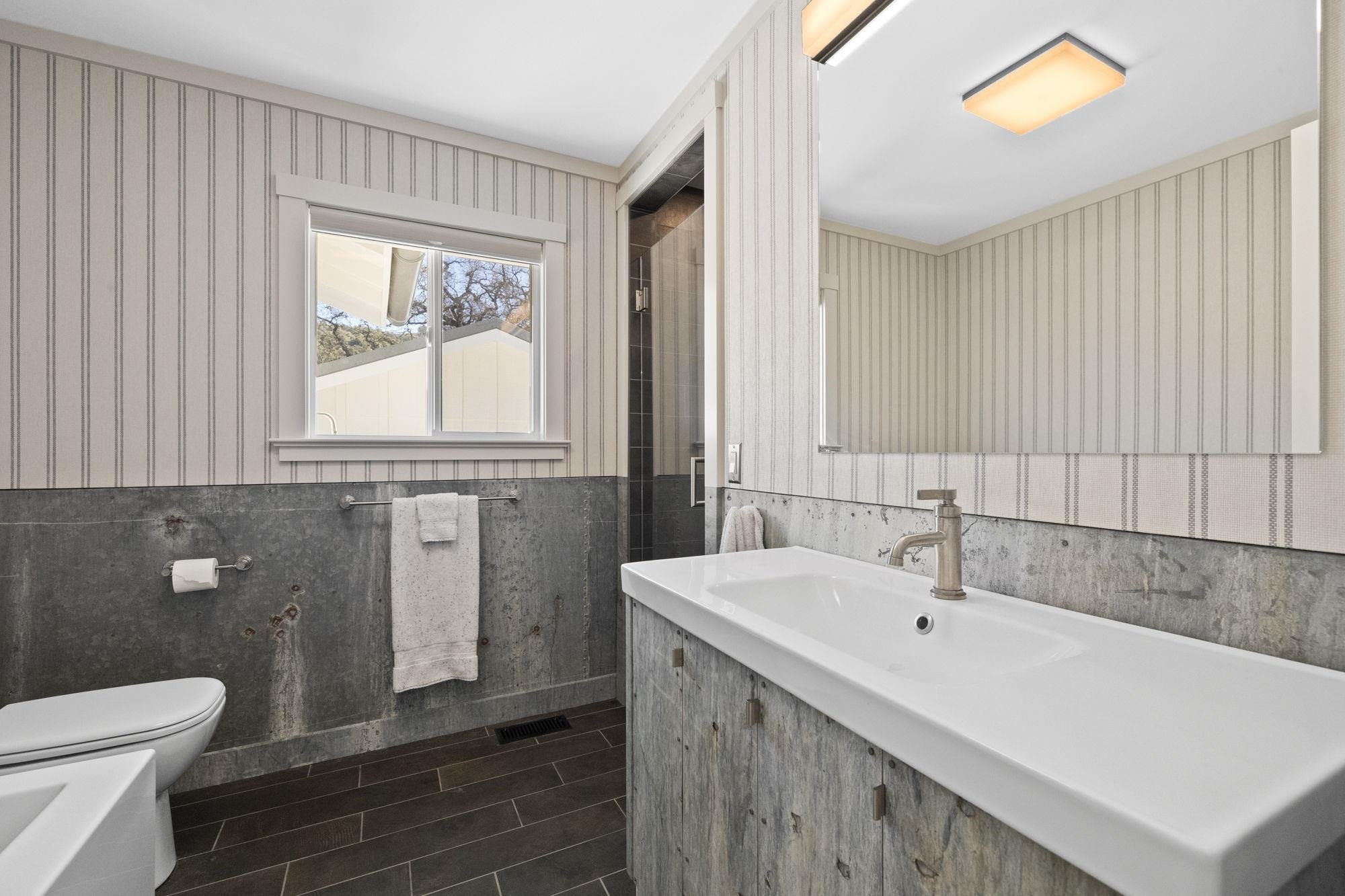 514 Appaloosa Road Angels Camp, CA 95222 - Photo 27 of 57 Metal Siding with Wallpapered Walls are an Unexpected Finish in the Hall Bath