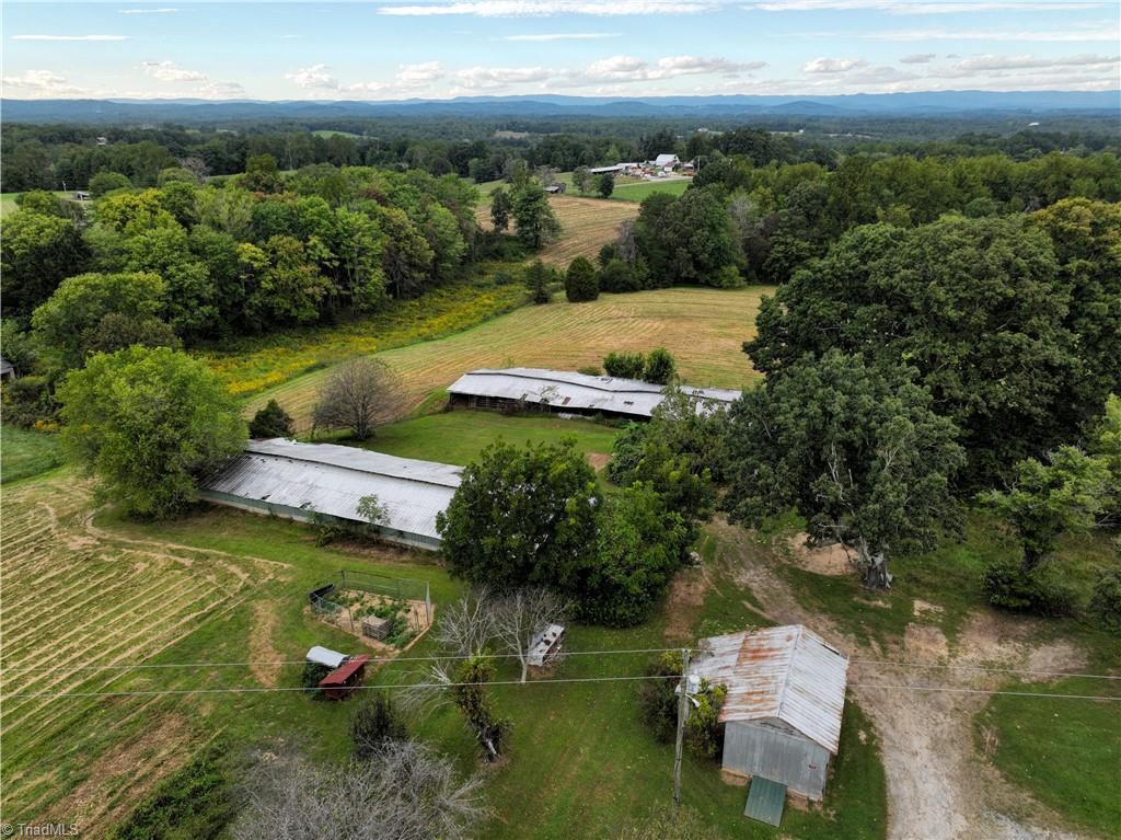 1020 Hunter Farm Road Pilot Mountain, NC 27041 - Photo 40 of 42 Gallery Image 40
