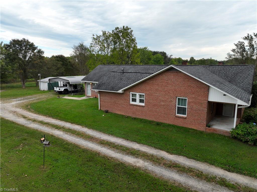 1020 Hunter Farm Road Pilot Mountain, NC 27041 - Photo 6 of 42 Gallery Image 6