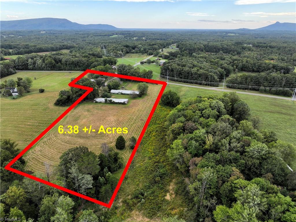 1020 Hunter Farm Road Pilot Mountain, NC 27041 - Photo 7 of 42 Gallery Image 7