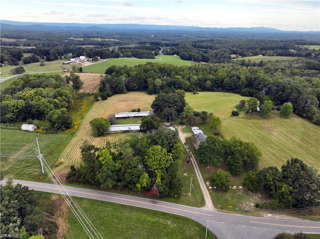 1020 Hunter Farm Road Pilot Mountain, NC 27041 - Photo 8 of 42 Gallery Image 8
