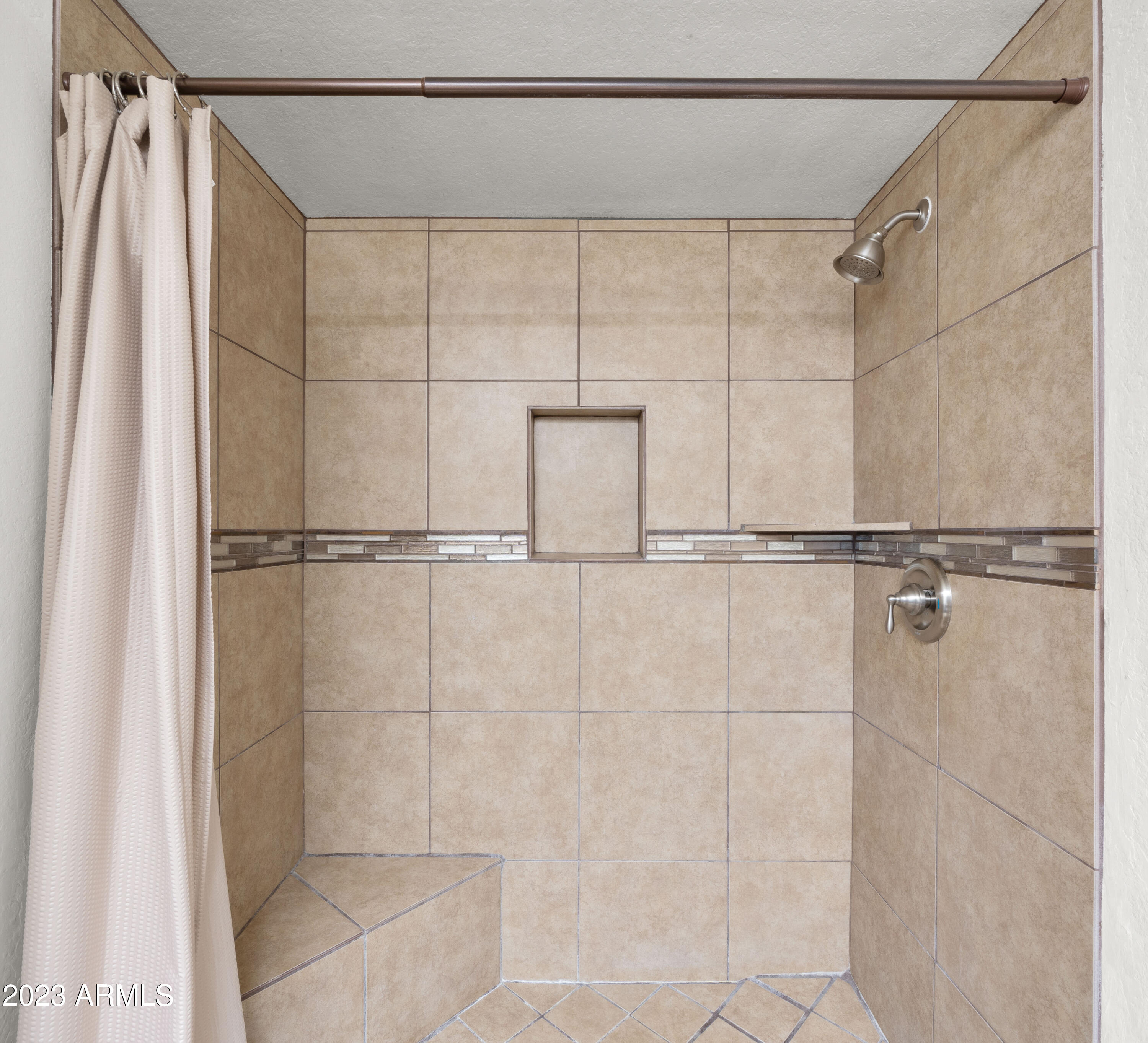 1631 West Utopia Road Phoenix, AZ 85027 - Photo 23 of 36 Interior Full Bathroom3