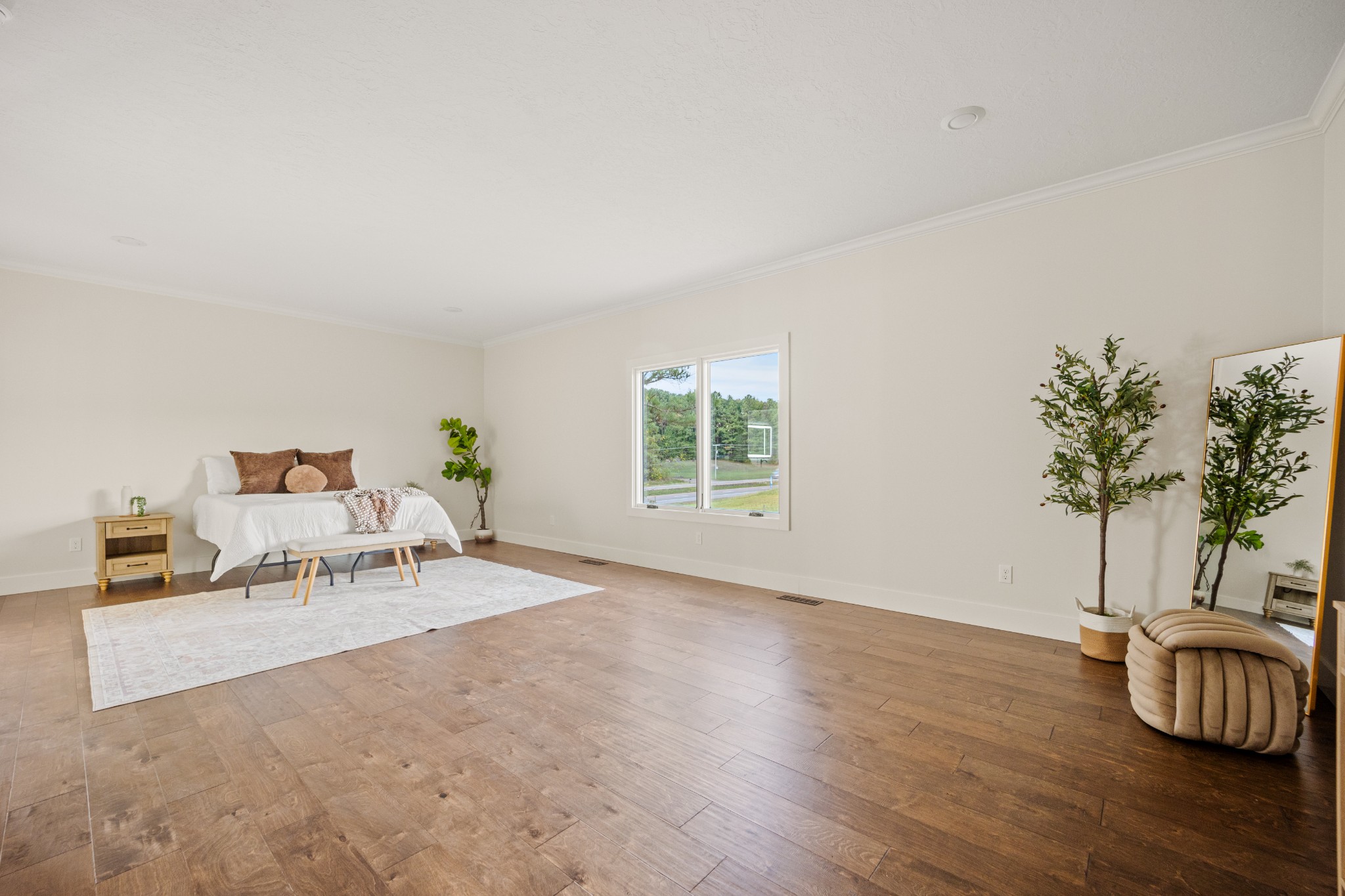 55 Hinchey Cemetery Road Paris, TN 38242 - Photo 14 of 38 a living room with furniture and a potted plant