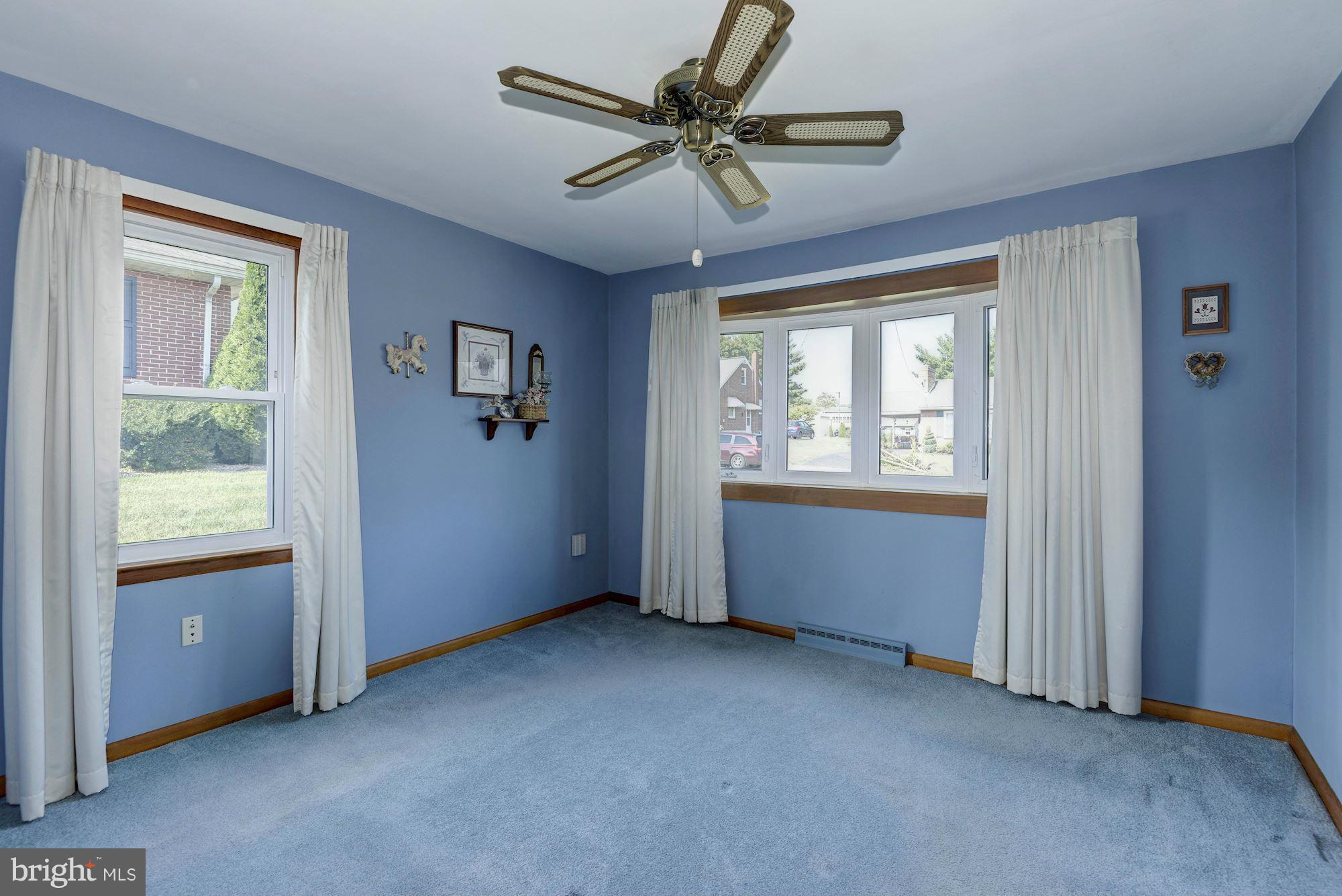 340 Nottingham Road Hagerstown, MD 21740 - Photo 11 of 30 a view of an empty room with a window