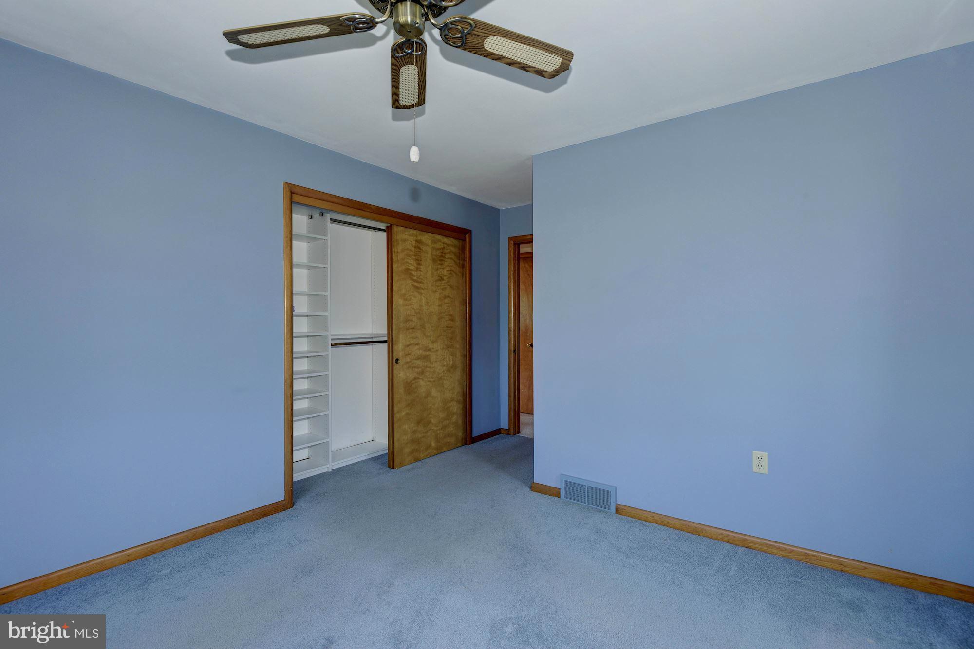 340 Nottingham Road Hagerstown, MD 21740 - Photo 13 of 30 an empty room with a window