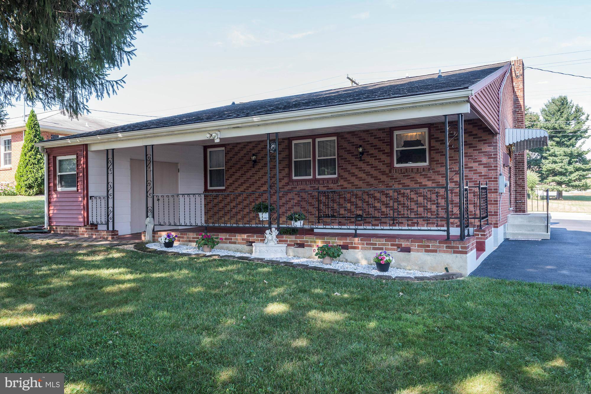 340 Nottingham Road Hagerstown, MD 21740 - Photo 29 of 30 front view of house with a yard