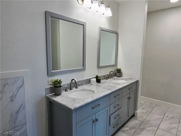 $2,400 | 4525 Dean Martin Drive, Unit 503, Las Vegas, NV 89103