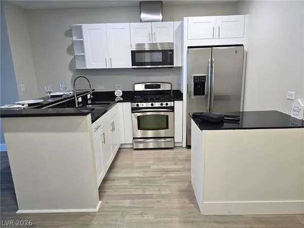 $2,400 | 4525 Dean Martin Drive, Unit 503, Las Vegas, NV 89103