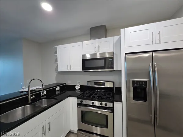 $2,400 | 4525 Dean Martin Drive, Unit 503, Las Vegas, NV 89103