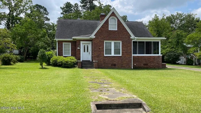 $299,000 | 109 West Wyche Street, Whiteville, NC 28472