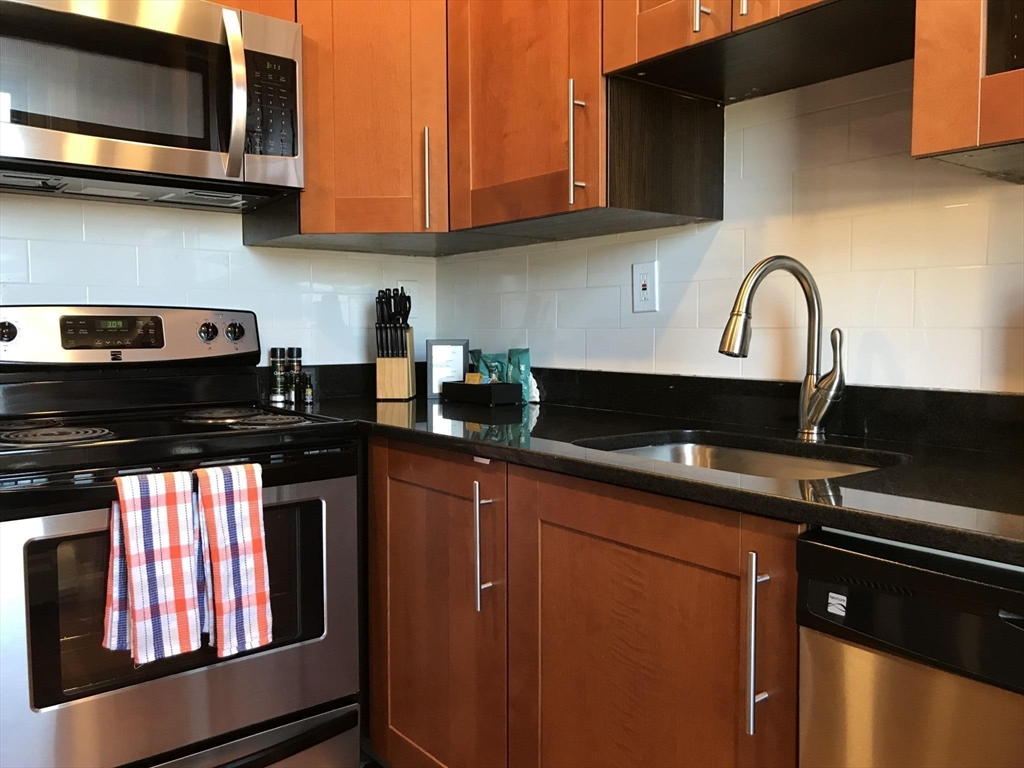 12-13 Bay State Road, Unit 3R Boston, MA 02215 - Photo 4 of 8