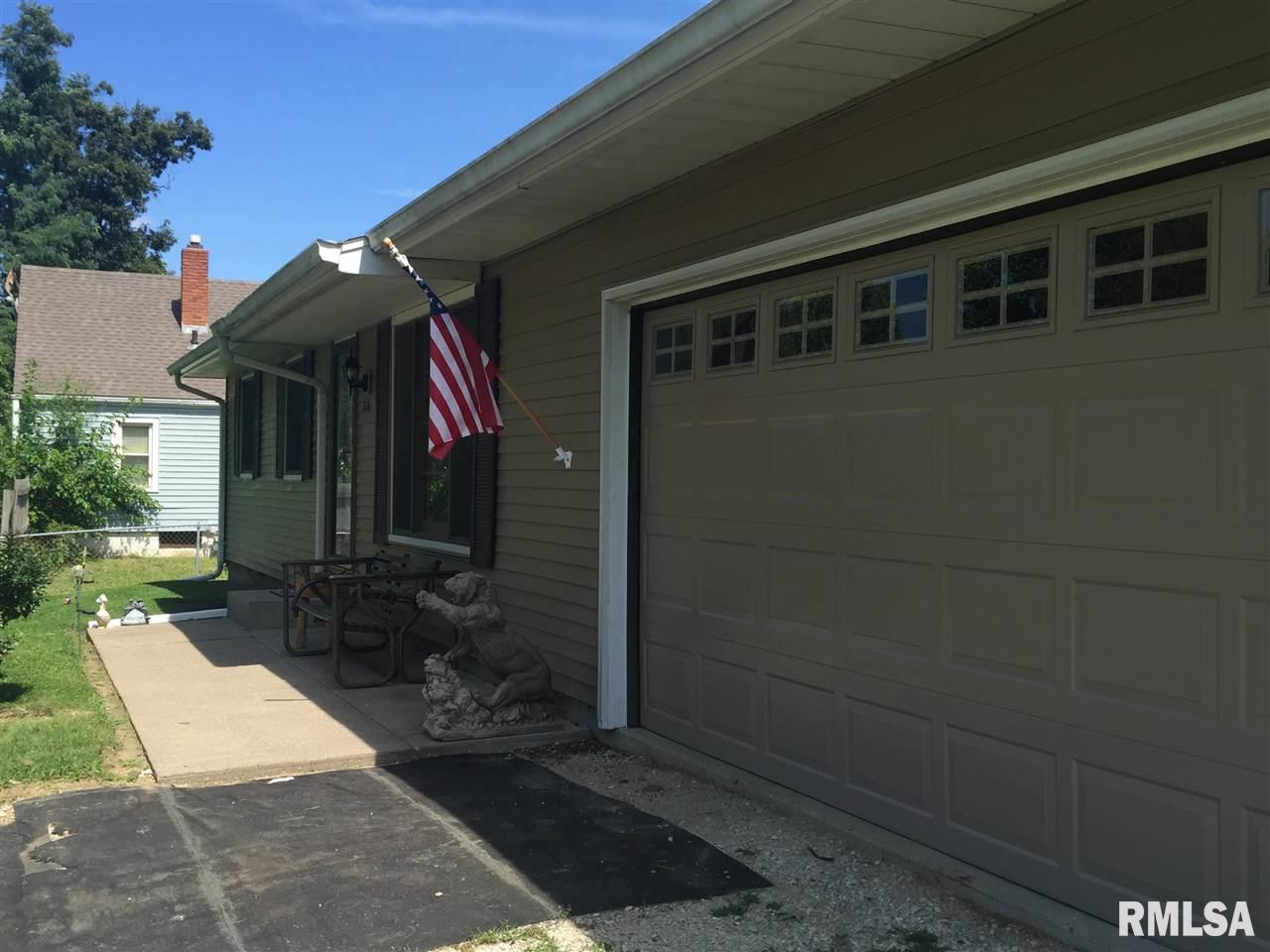 216 Berry Street Washington, IL 61571 - Photo 2 of 10 Gallery Image 2
