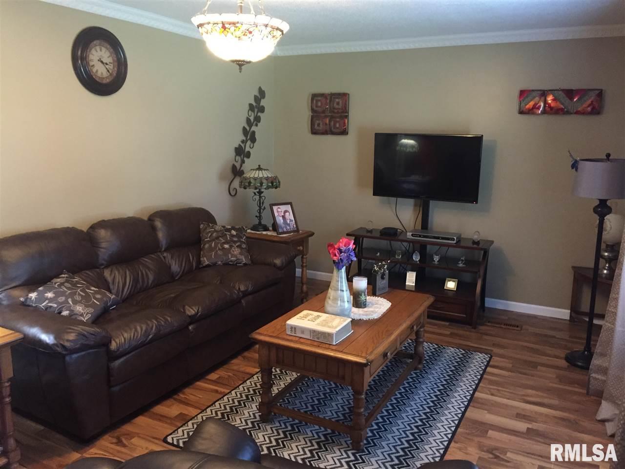 216 Berry Street Washington, IL 61571 - Photo 5 of 10 Gallery Image 5
